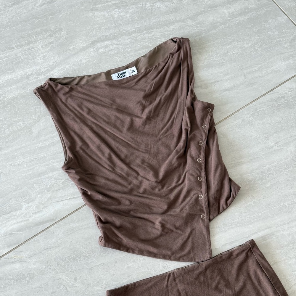 Tiger Mist Brown Sleeveless Side-Snap Top